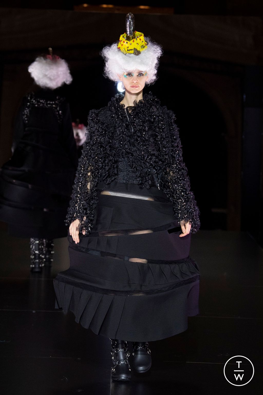 Fashion Week Paris Spring/Summer 2023 look 19 from the Noir Kei Ninomiya collection womenswear