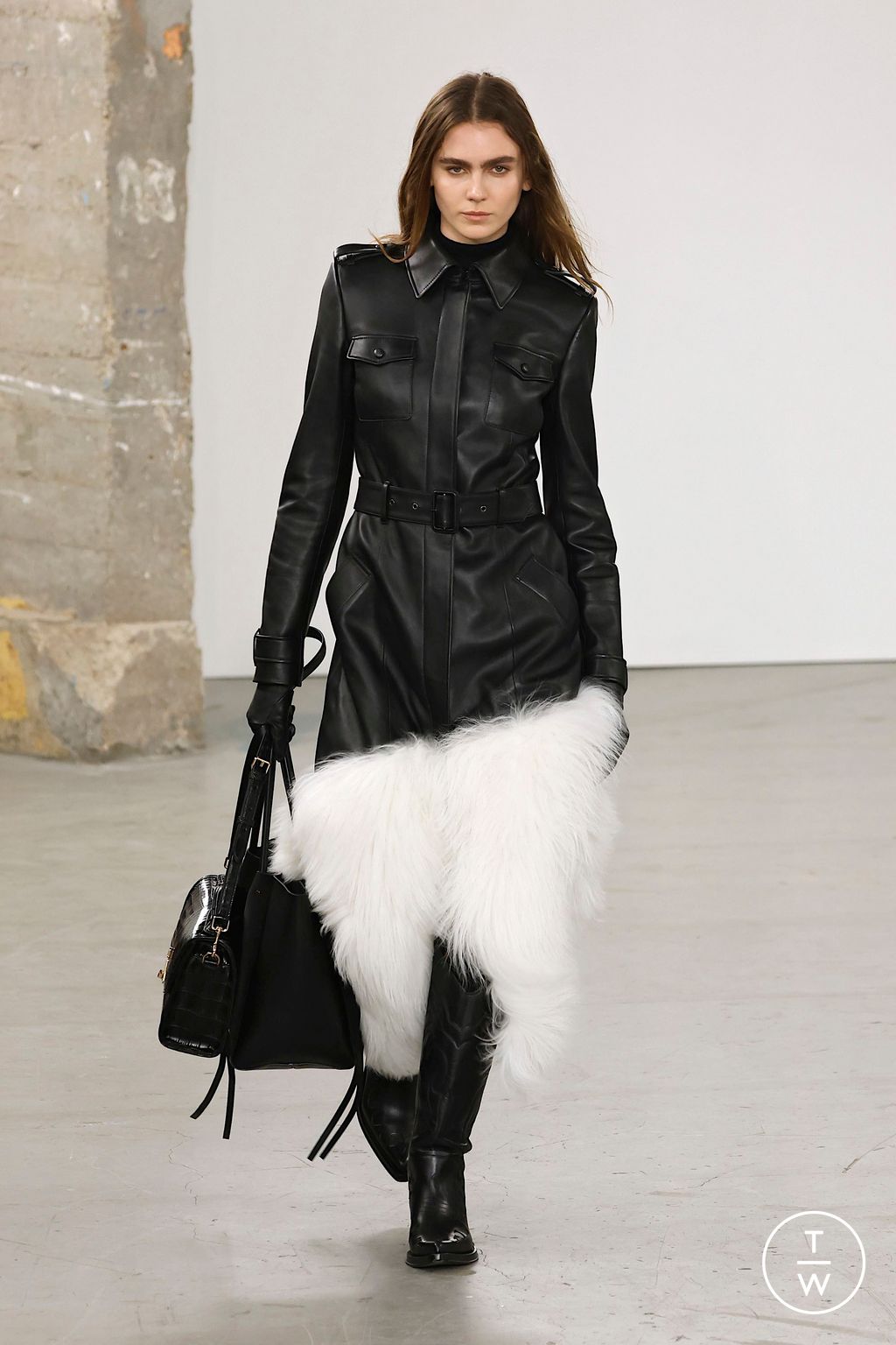 Fashion Week Paris Fall/Winter 2025 look 4 de la collection Gabriela Hearst womenswear