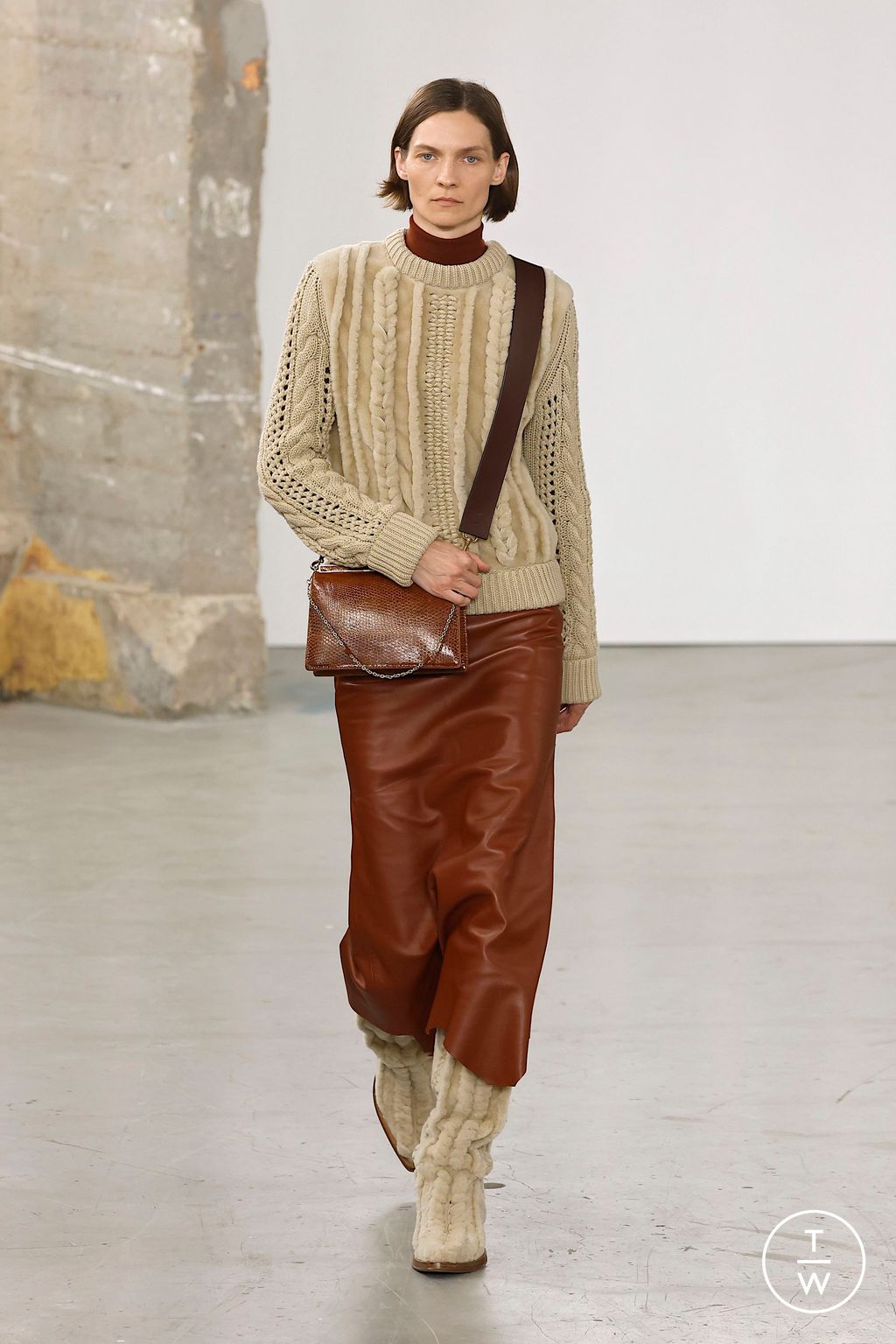 Fashion Week Paris Fall/Winter 2025 look 10 de la collection Gabriela Hearst womenswear