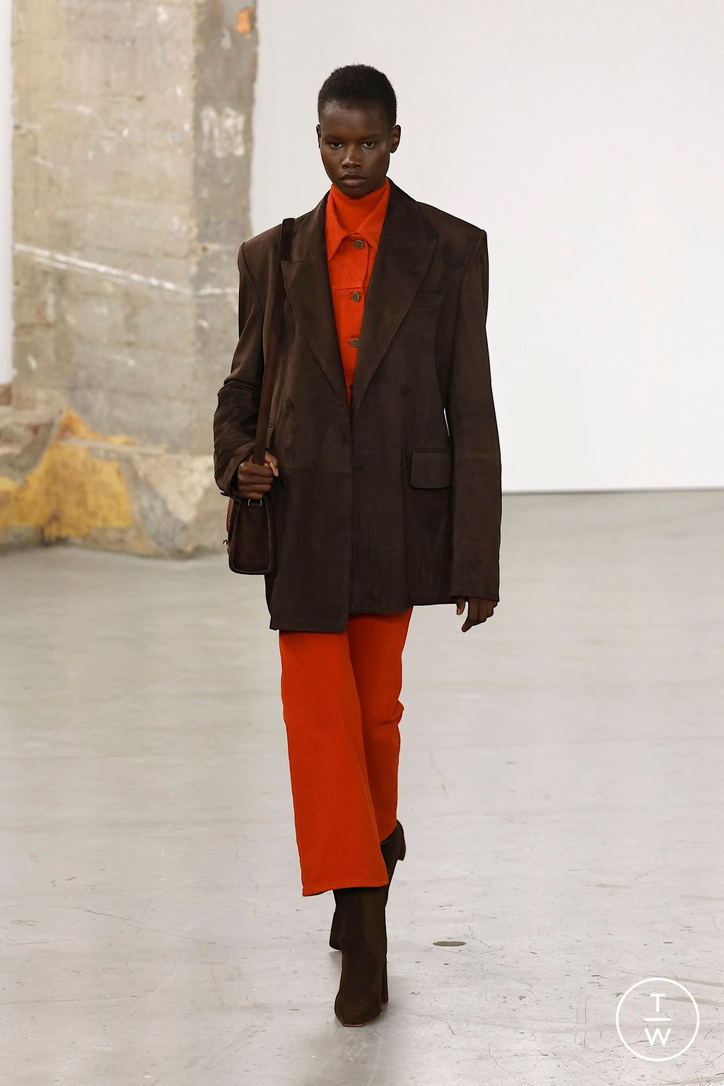 Fashion Week Paris Fall/Winter 2025 look 14 from the Gabriela Hearst collection womenswear