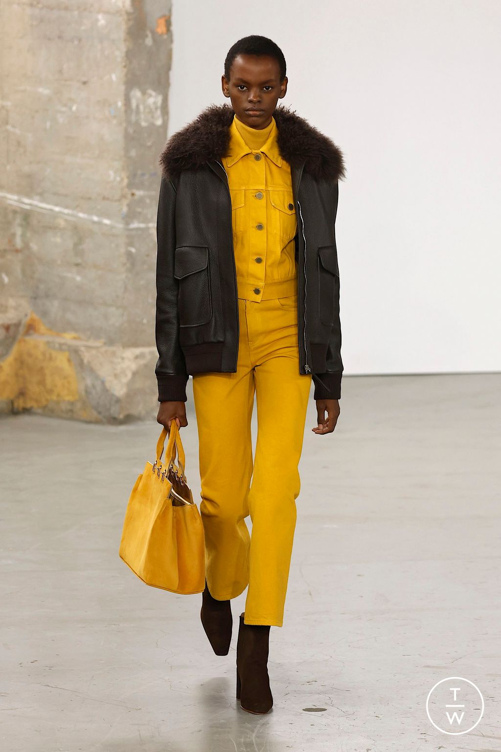 Fashion Week Paris Fall/Winter 2025 look 16 de la collection Gabriela Hearst womenswear