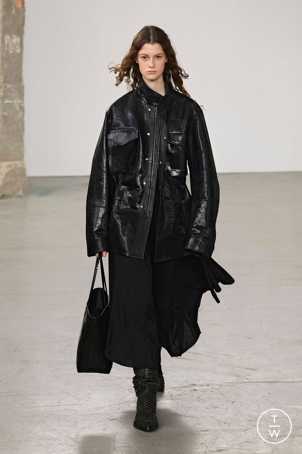 Fashion Week Paris Fall/Winter 2025 look 20 from the Gabriela Hearst collection womenswear