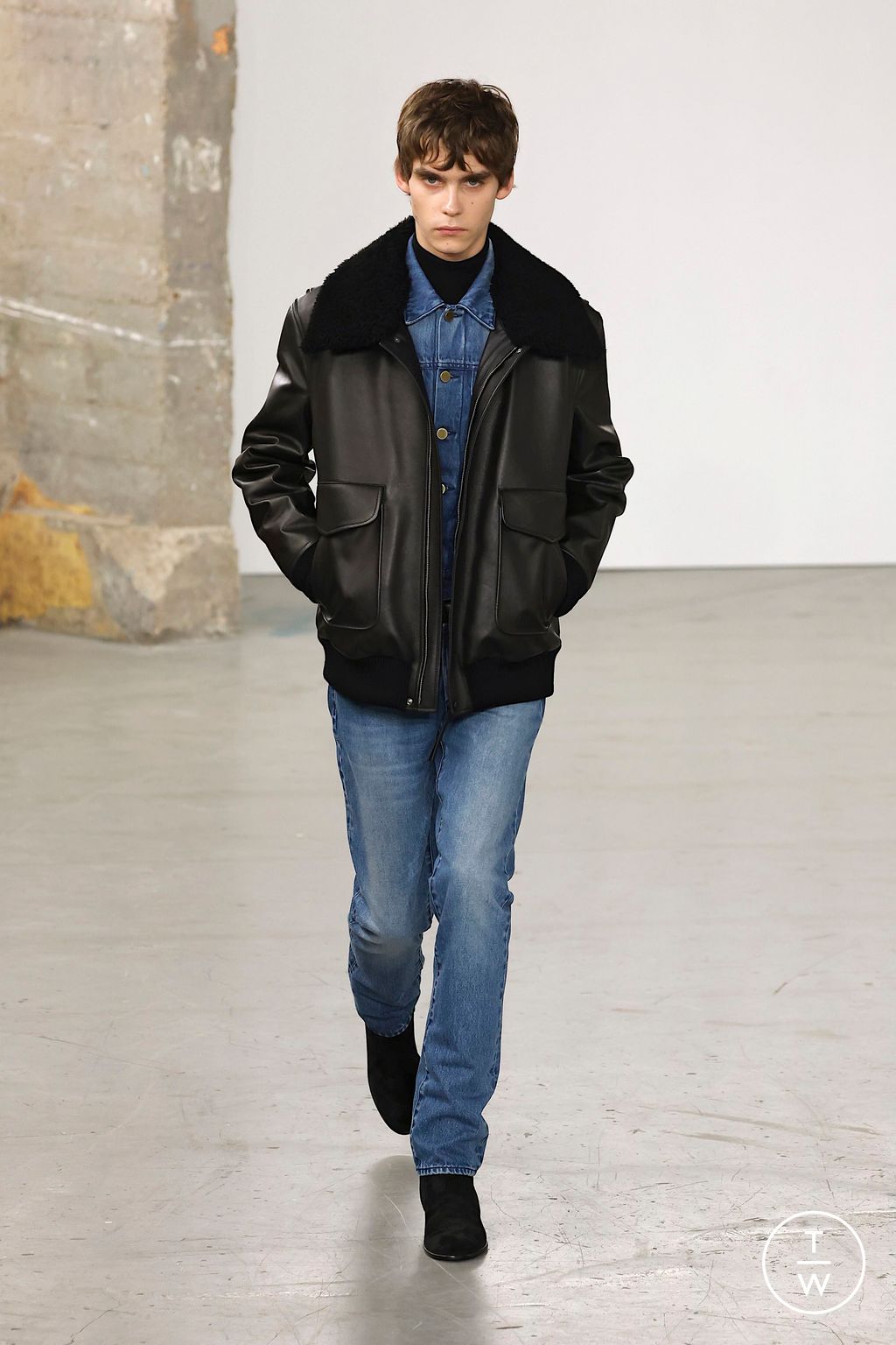 Fashion Week Paris Fall/Winter 2025 look 26 from the Gabriela Hearst collection womenswear