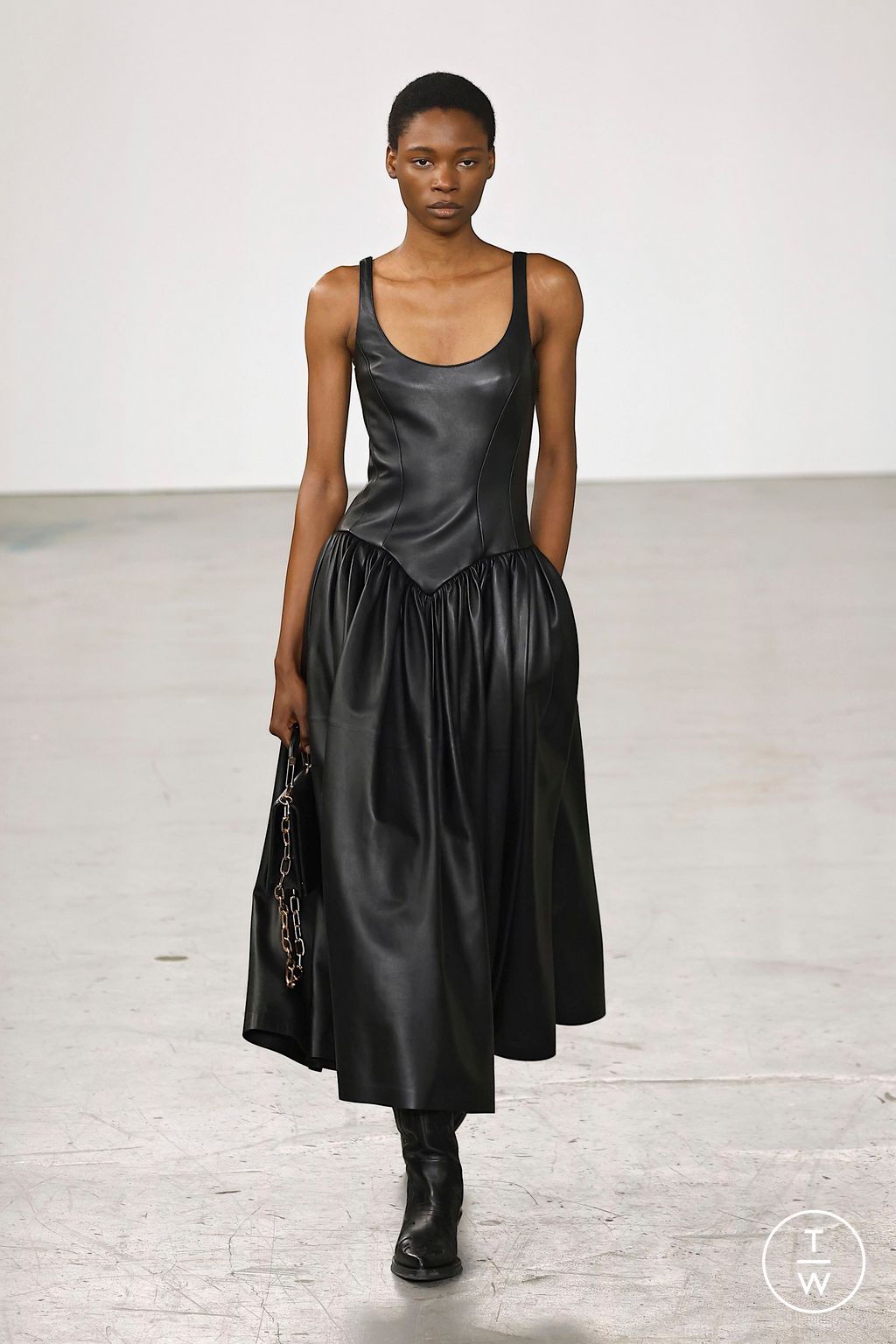 Fashion Week Paris Fall/Winter 2025 look 27 de la collection Gabriela Hearst womenswear