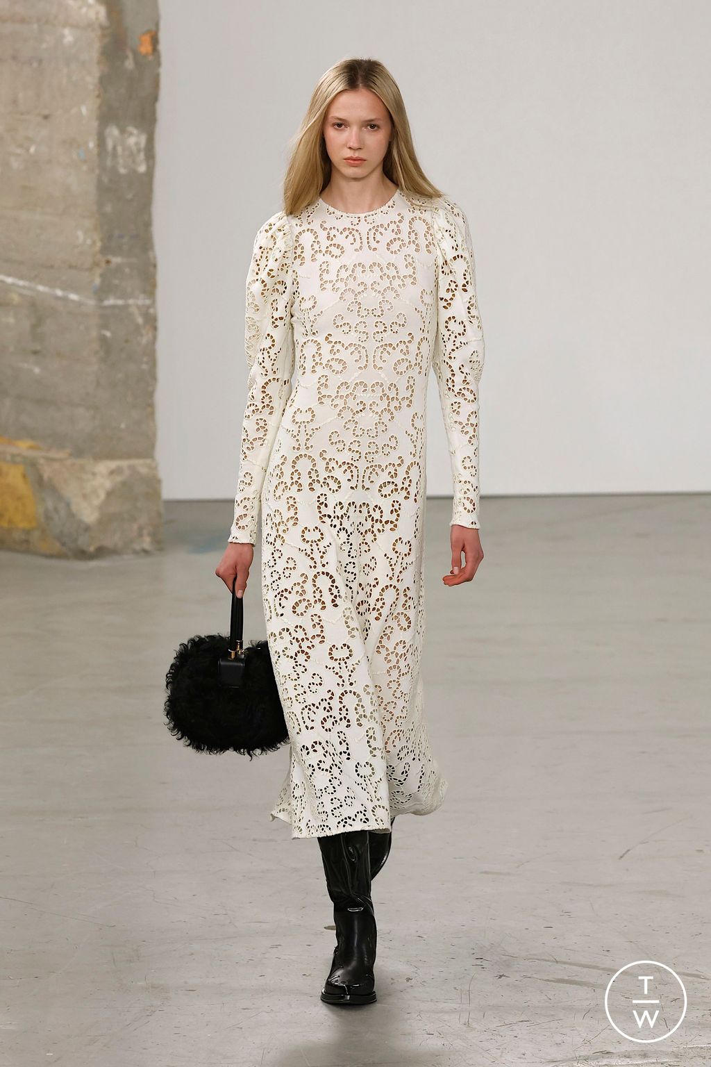 Fashion Week Paris Fall/Winter 2025 look 34 de la collection Gabriela Hearst womenswear