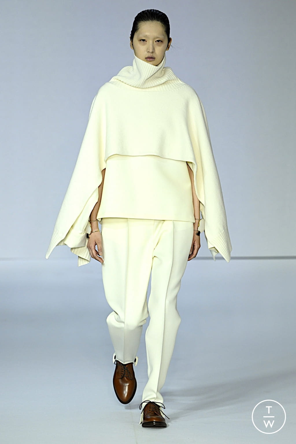 Fashion Week Milan Fall/Winter 2022 look 15 from the Calcaterra collection womenswear