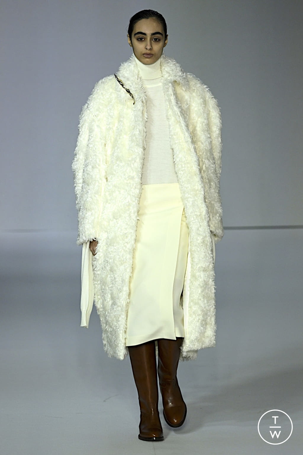 Fashion Week Milan Fall/Winter 2022 look 16 de la collection Calcaterra womenswear