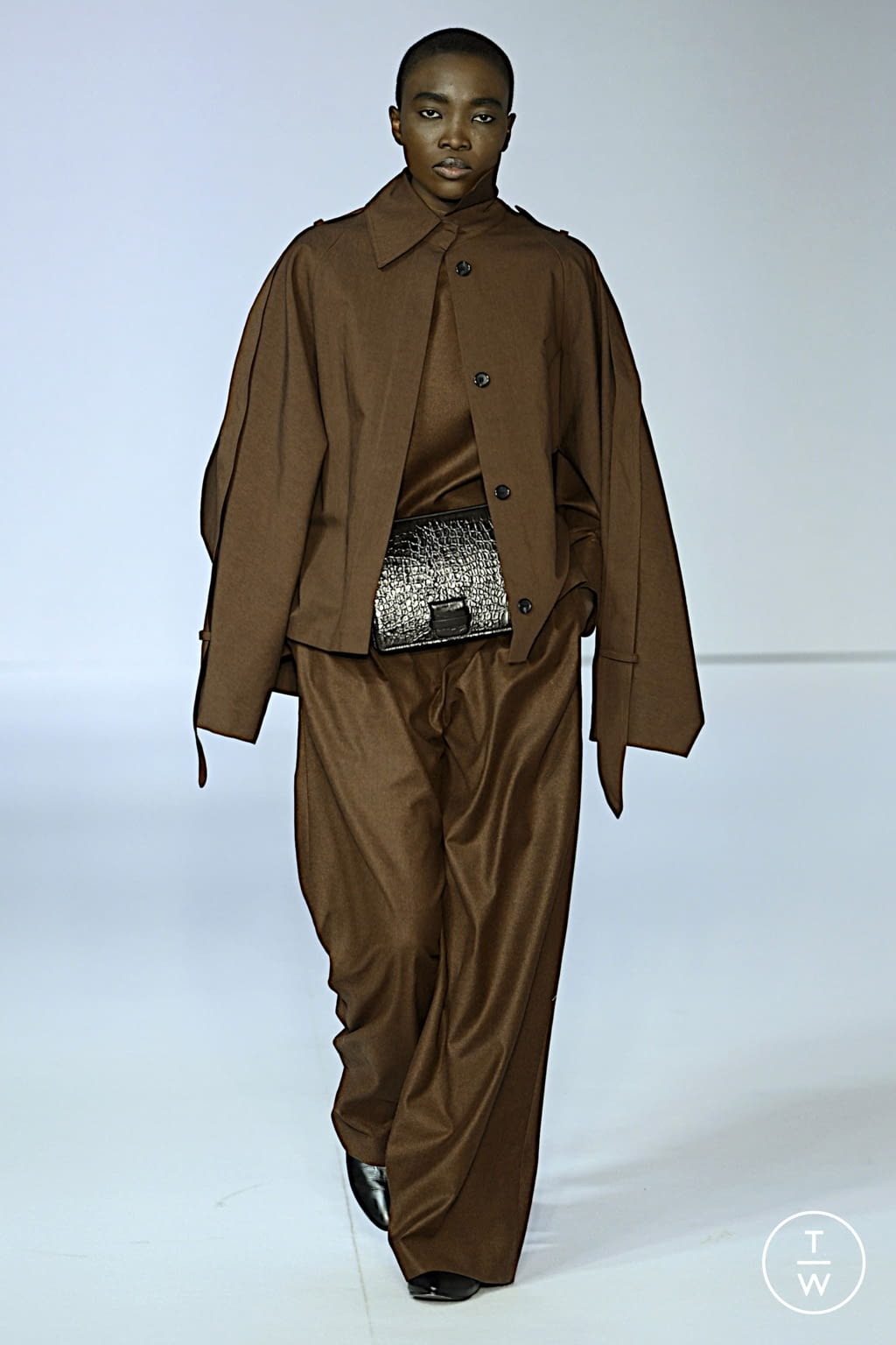 Fashion Week Milan Fall/Winter 2022 look 23 de la collection Calcaterra womenswear