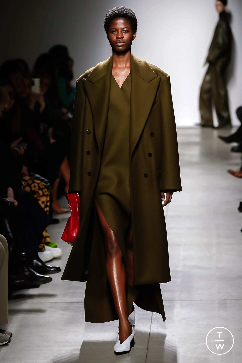 Fashion Week Milan Fall/Winter 2023 look 16 de la collection Calcaterra womenswear