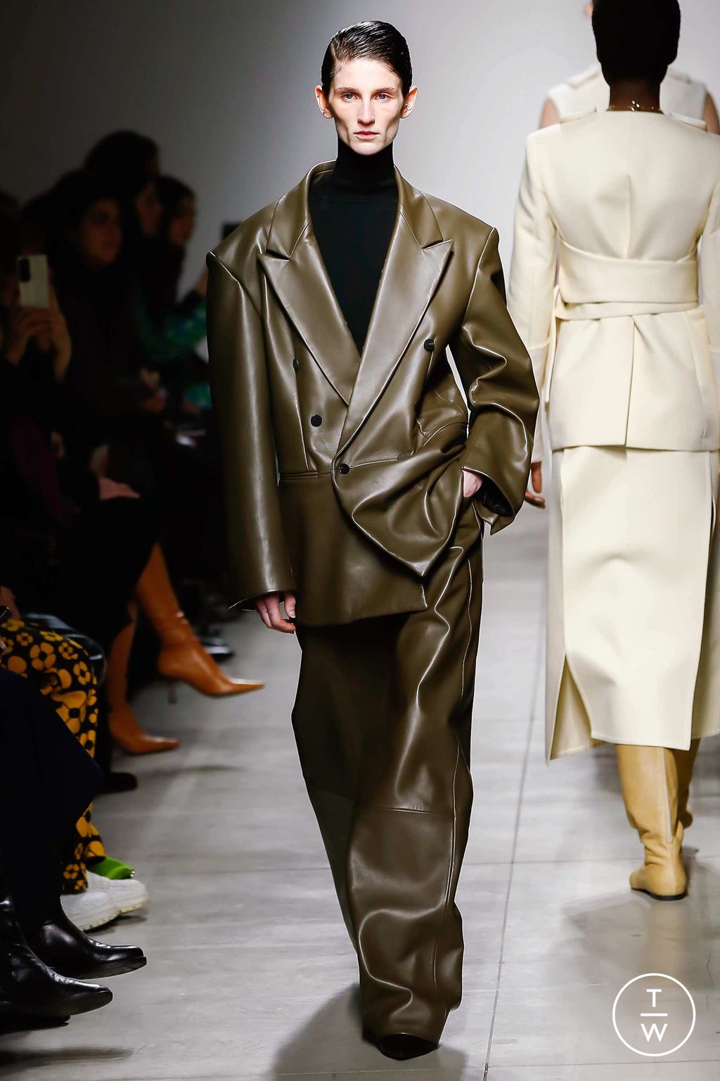 Fashion Week Milan Fall/Winter 2023 look 17 de la collection Calcaterra womenswear