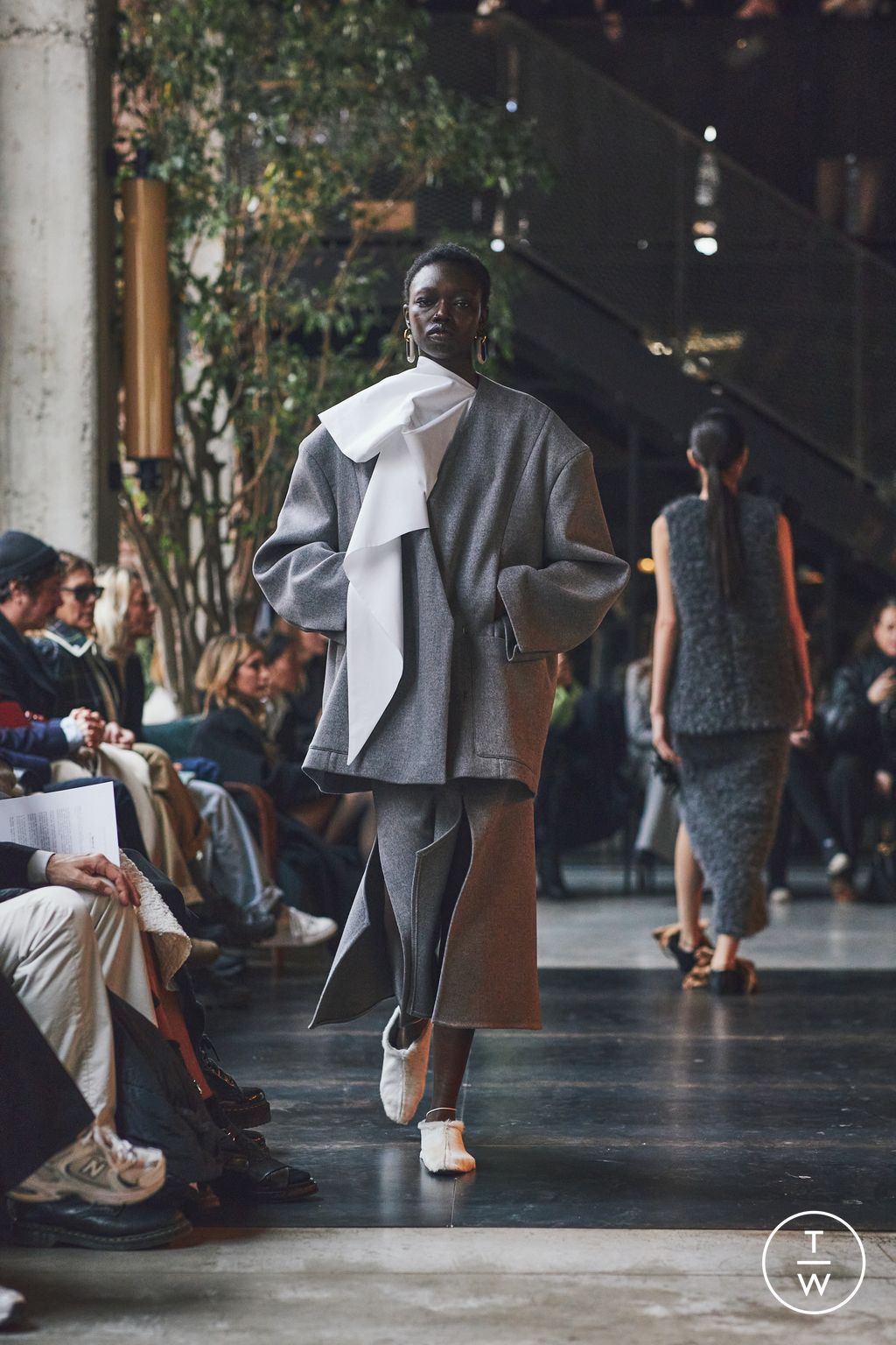 Fashion Week Milan Fall/Winter 2024 look 16 de la collection Calcaterra womenswear