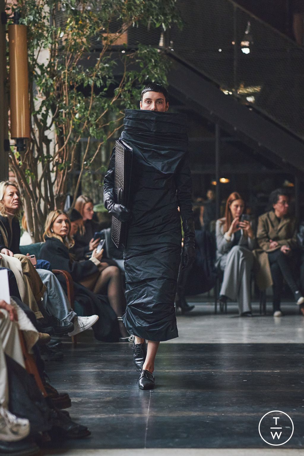 Fashion Week Milan Fall/Winter 2024 look 21 de la collection Calcaterra womenswear