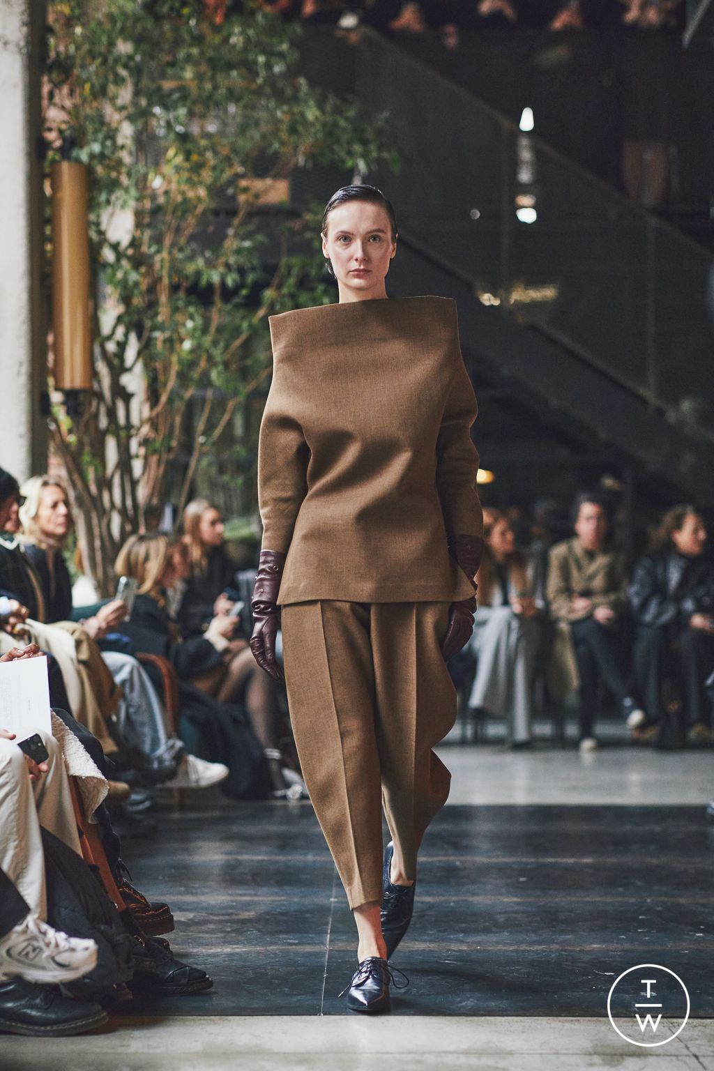 Fashion Week Milan Fall/Winter 2024 look 28 de la collection Calcaterra womenswear