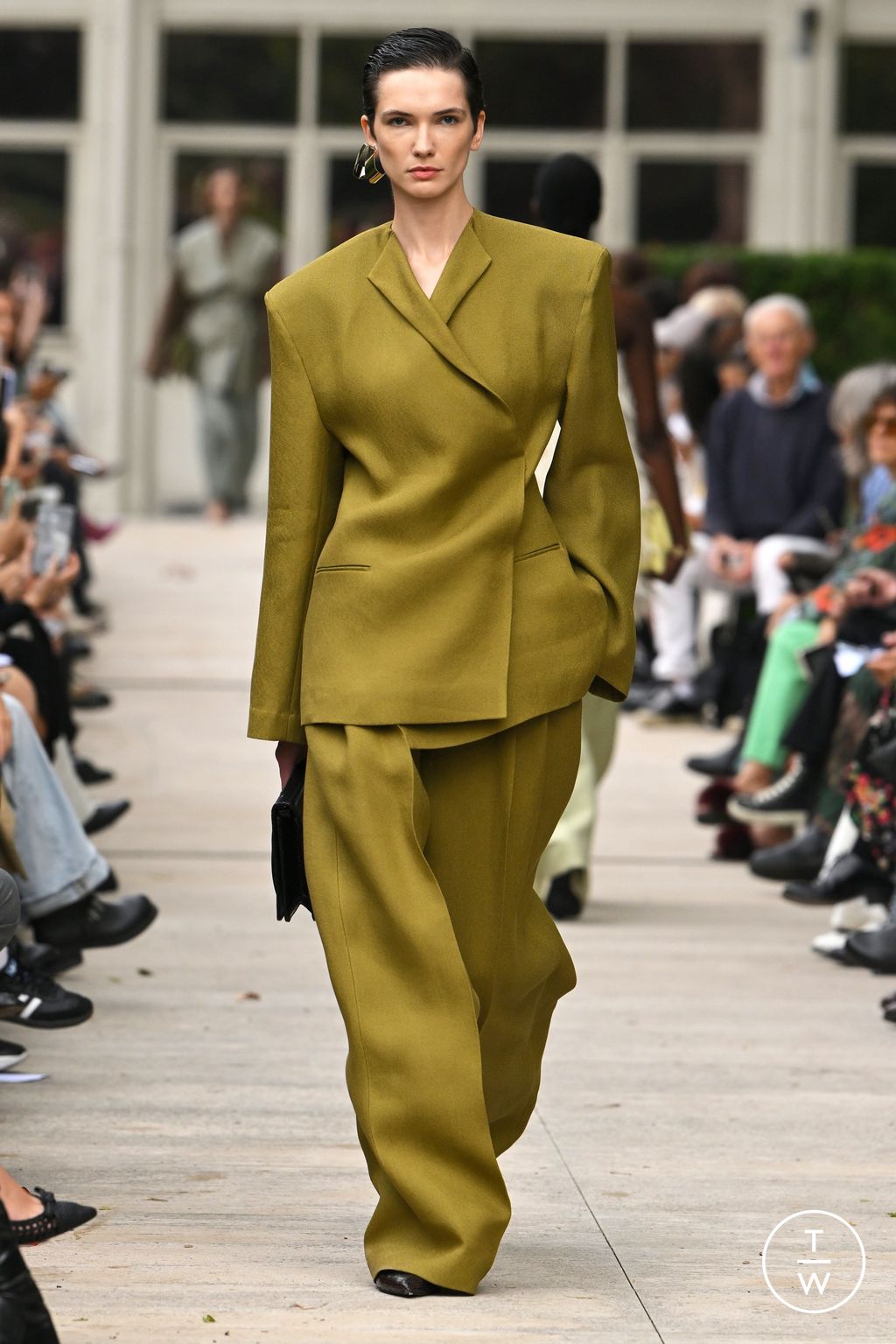 Fashion Week Milan Spring/Summer 2024 look 15 de la collection Calcaterra womenswear