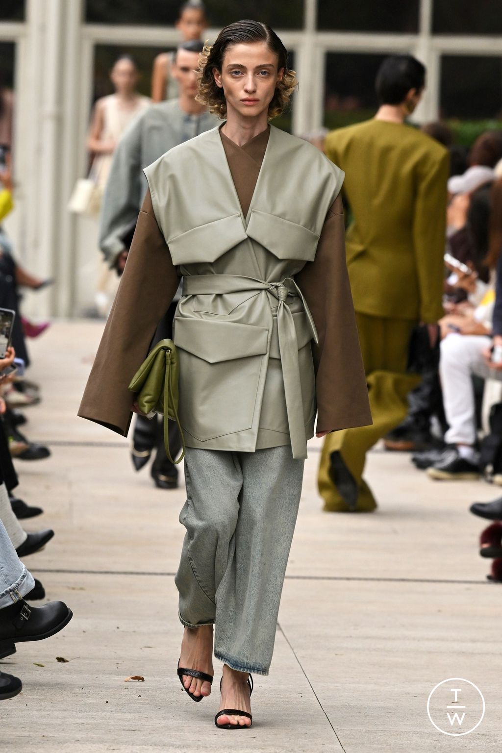 Fashion Week Milan Spring/Summer 2024 look 16 from the Calcaterra collection 女装