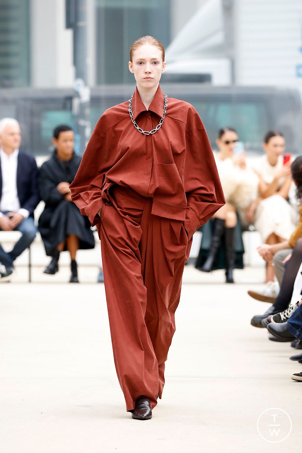 Fashion Week Milan Spring-Summer 2025 look 9 from the Calcaterra collection 女装