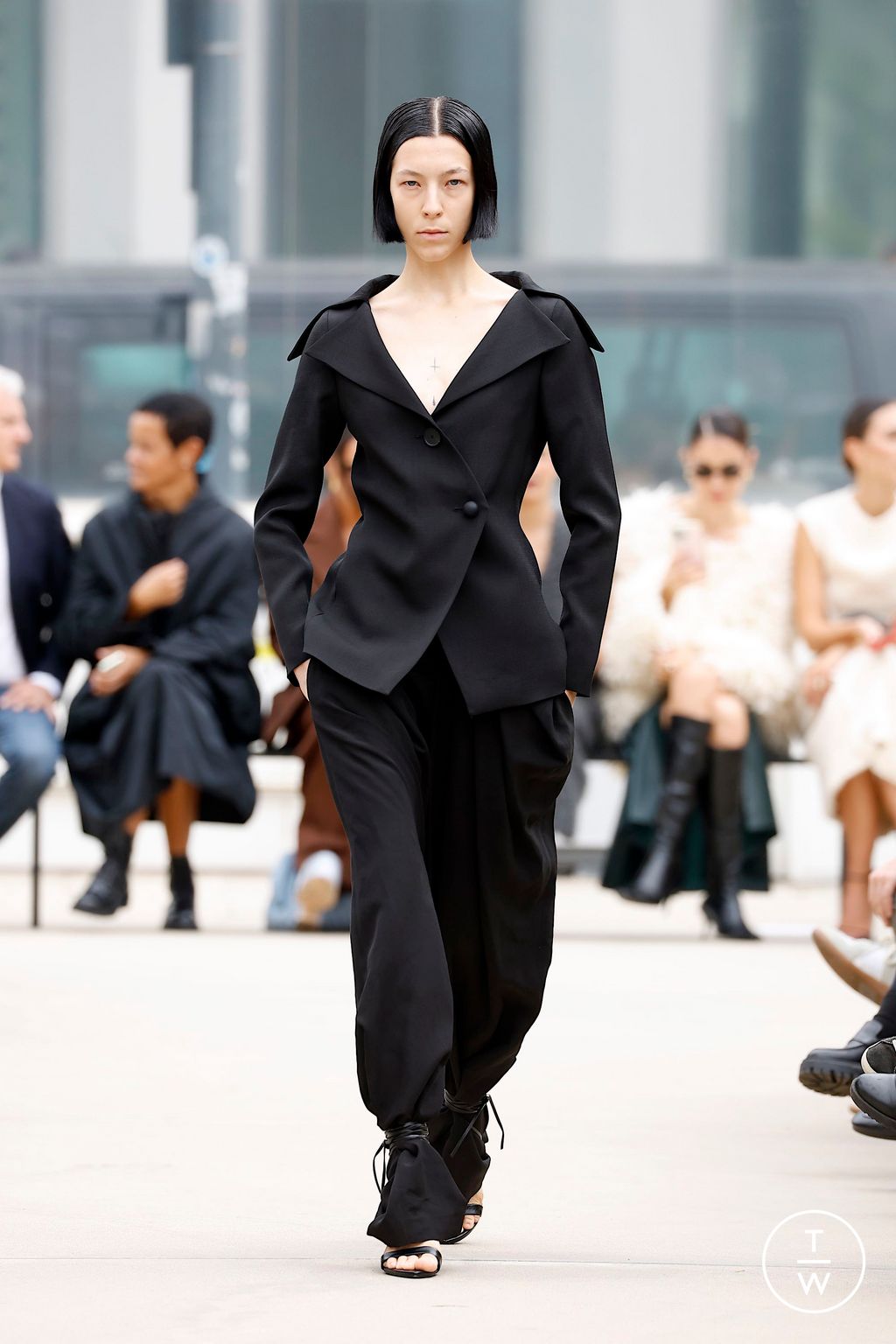 Fashion Week Milan Spring/Summer 2025 look 29 from the Calcaterra collection womenswear