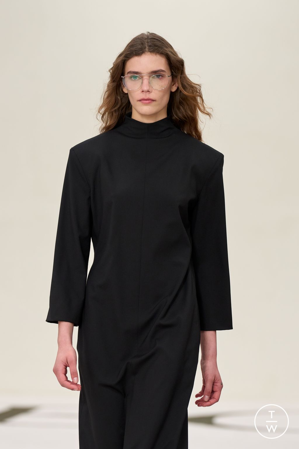 Fashion Week New York Fall/Winter 2025 look 1 de la collection Calvin Klein Collection womenswear accessories