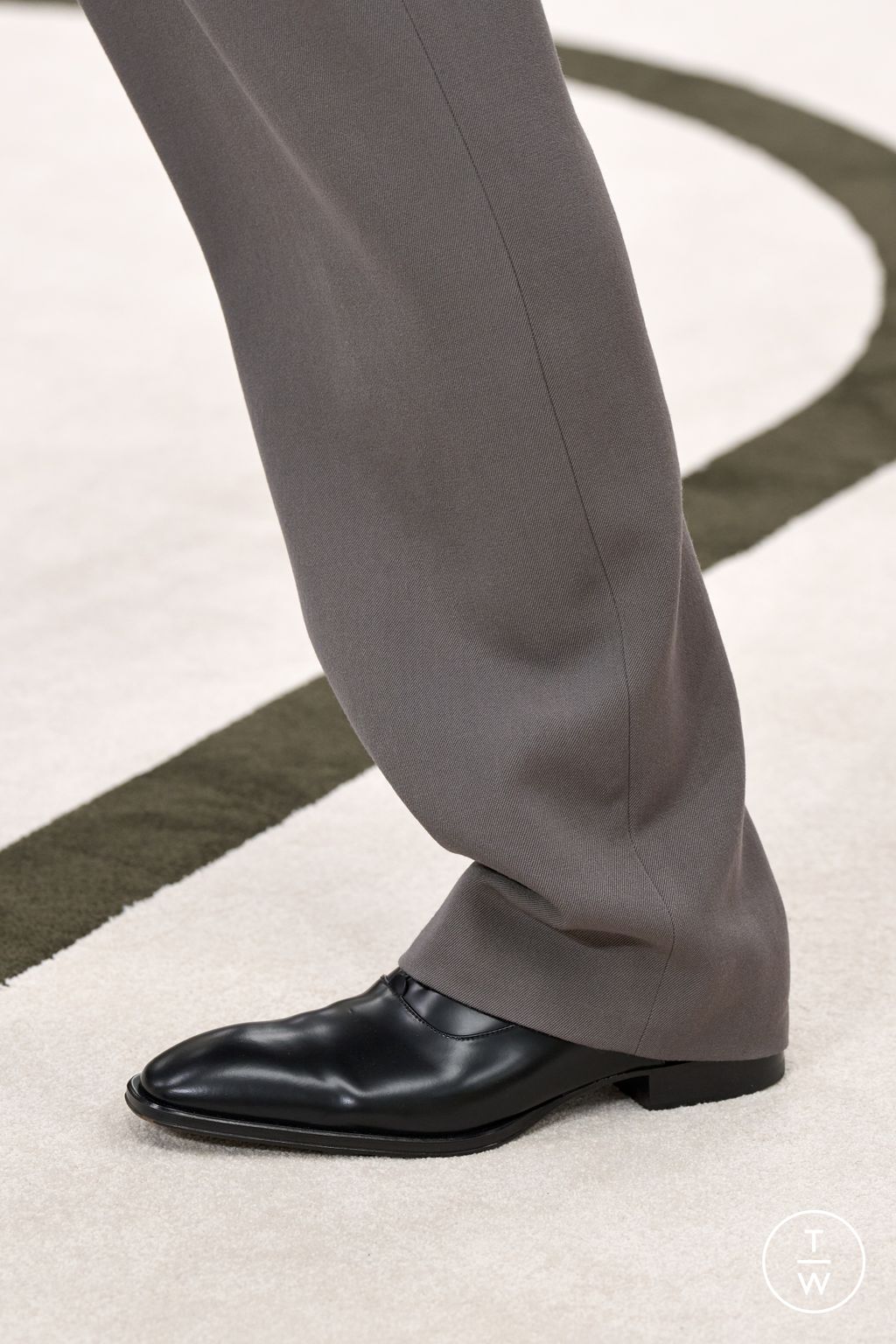 Fashion Week New York Fall/Winter 2025 look 4 de la collection Calvin Klein Collection womenswear accessories