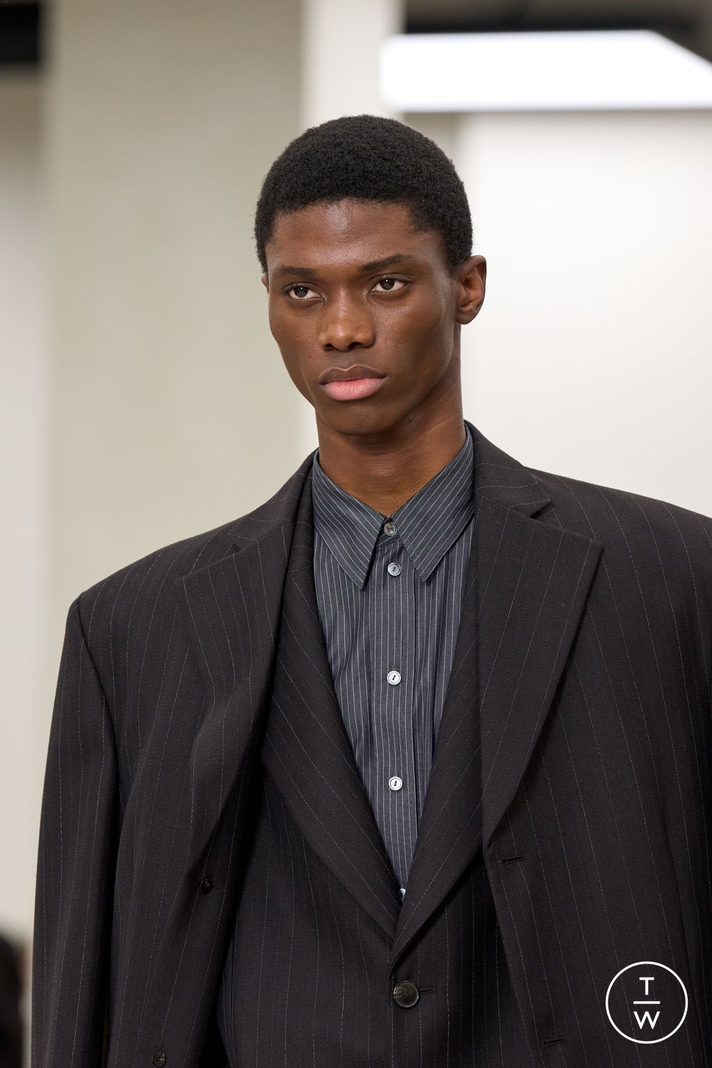 Fashion Week New York Fall/Winter 2025 look 9 from the Calvin Klein Collection collection 女装配饰