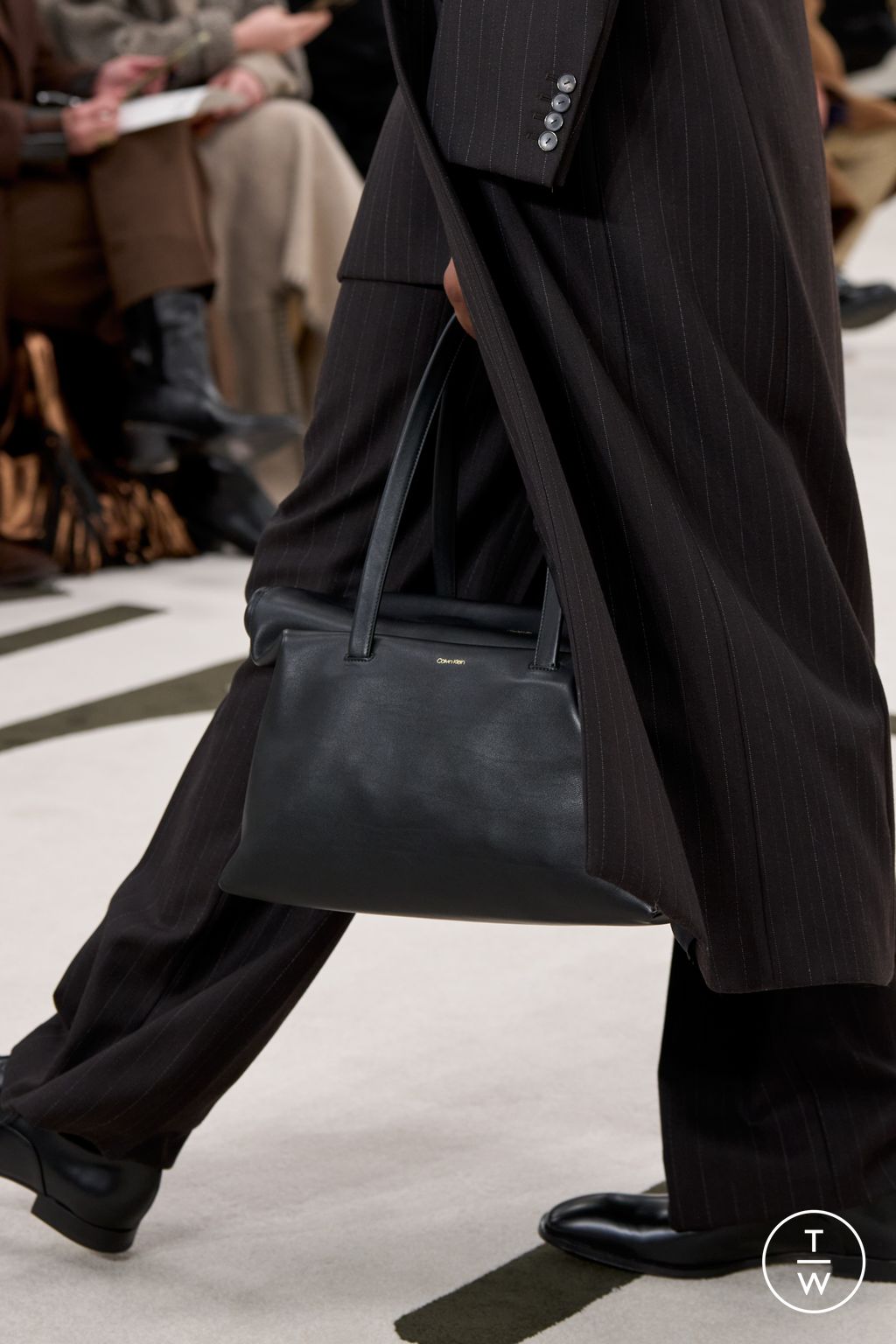 Fashion Week New York Fall/Winter 2025 look 10 from the Calvin Klein Collection collection 女装配饰