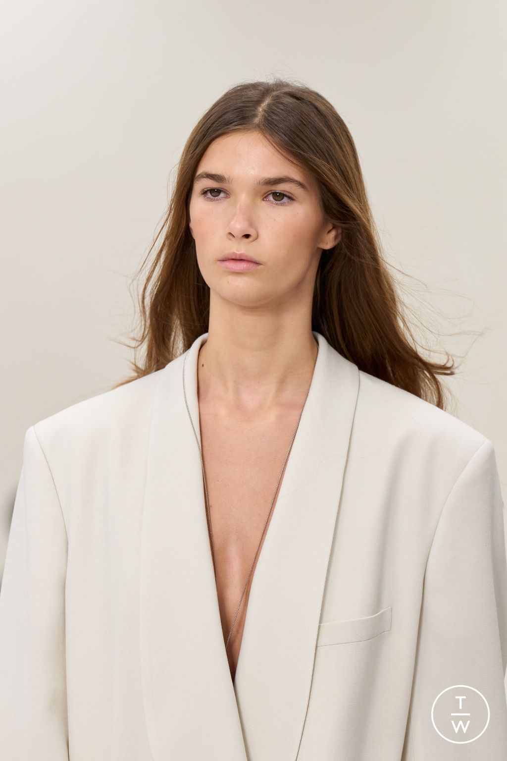 Fashion Week New York Fall/Winter 2025 look 11 de la collection Calvin Klein Collection womenswear accessories