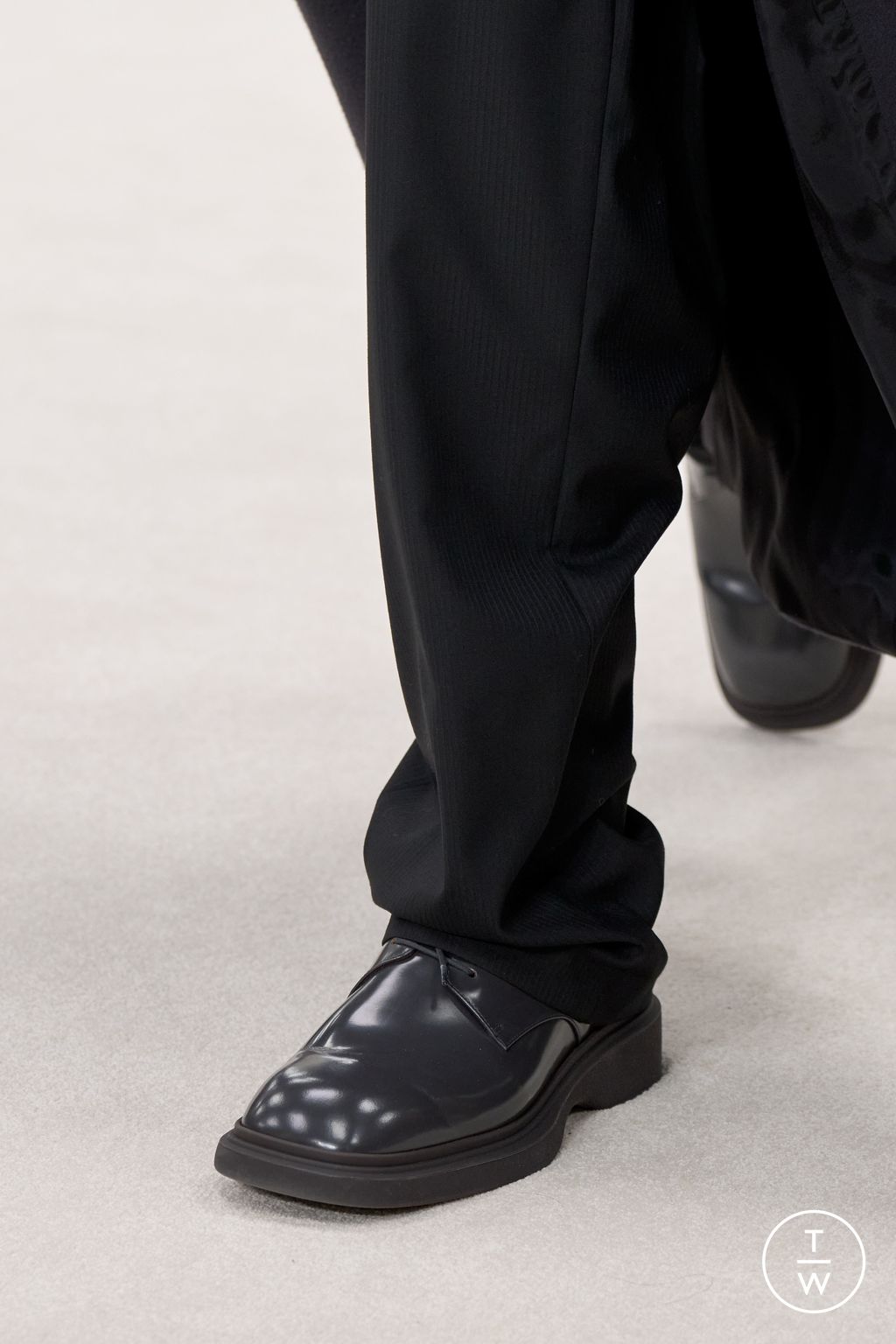 Fashion Week New York Fall/Winter 2025 look 18 de la collection Calvin Klein Collection womenswear accessories