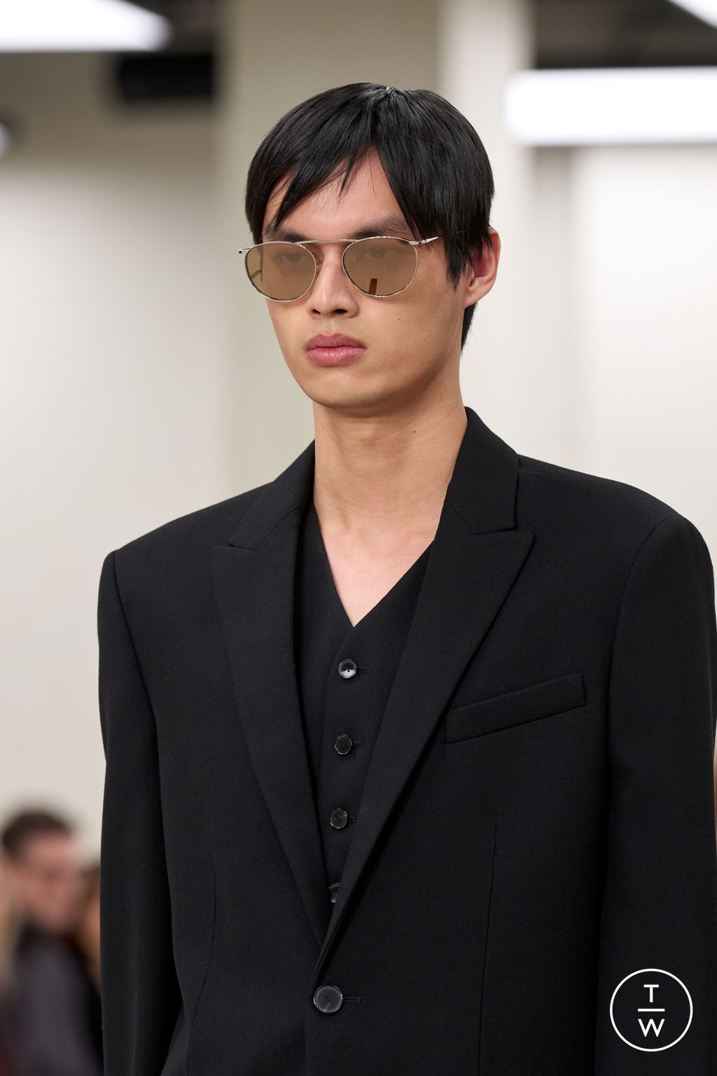 Fashion Week New York Fall/Winter 2025 look 21 from the Calvin Klein Collection collection womenswear accessories