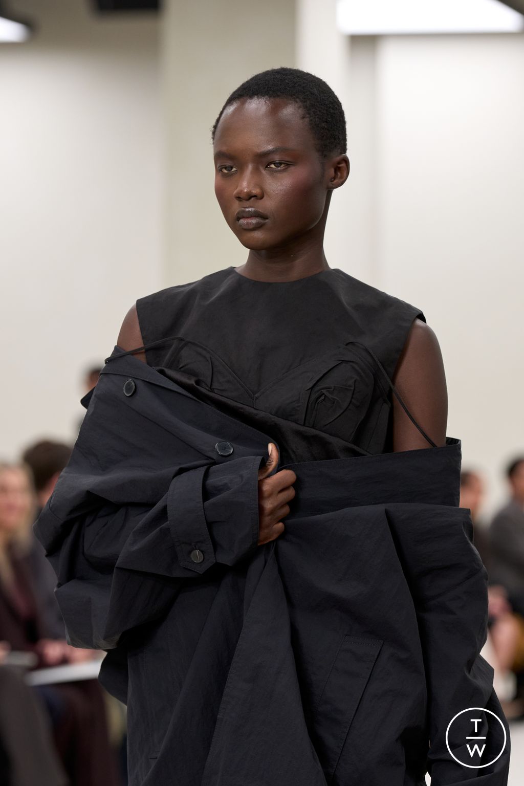 Fashion Week New York Fall/Winter 2025 look 22 de la collection Calvin Klein Collection womenswear accessories