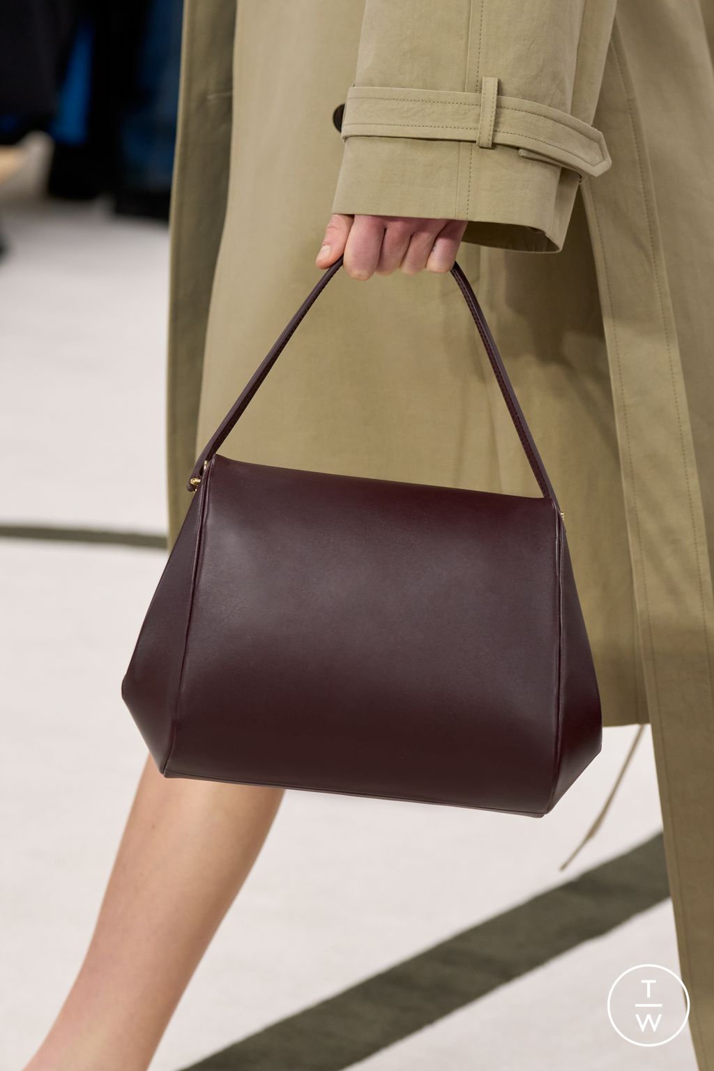 Fashion Week New York Fall/Winter 2025 look 28 from the Calvin Klein Collection collection 女装配饰