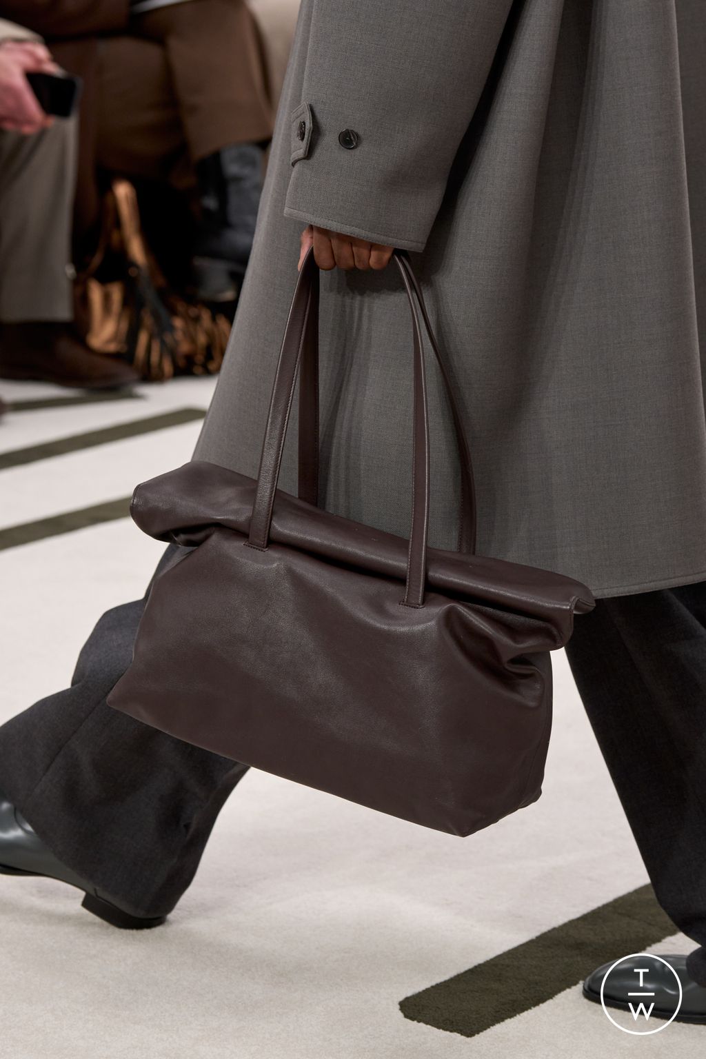 Fashion Week New York Fall/Winter 2025 look 29 de la collection Calvin Klein Collection womenswear accessories