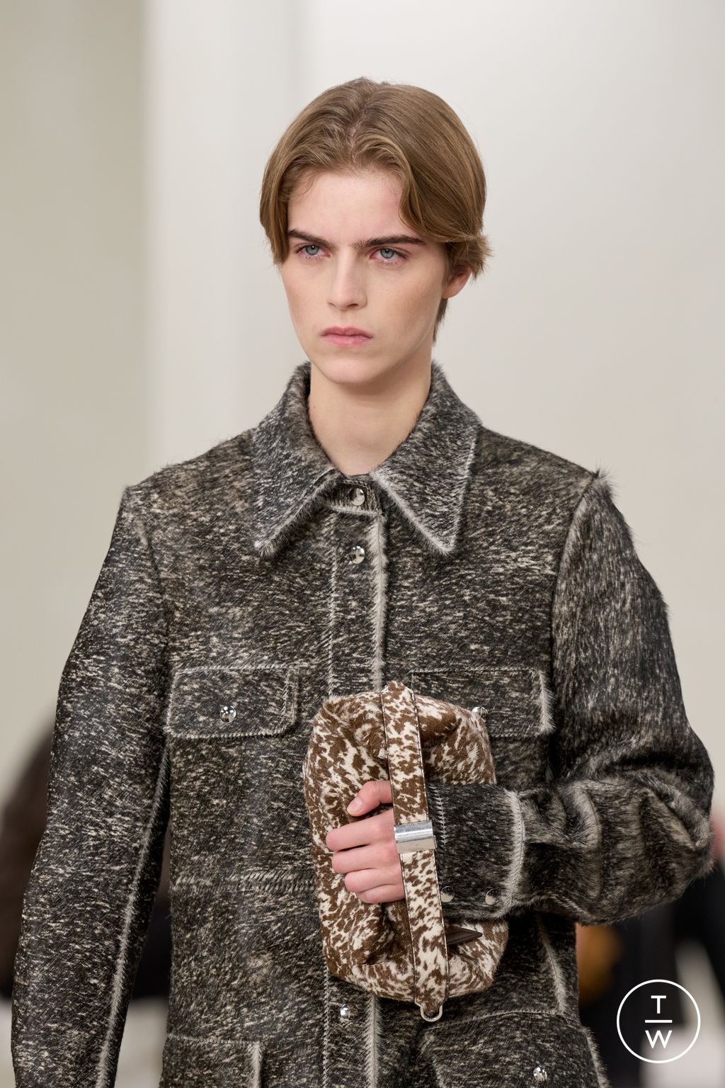 Fashion Week New York Fall/Winter 2025 look 33 from the Calvin Klein Collection collection 女装配饰