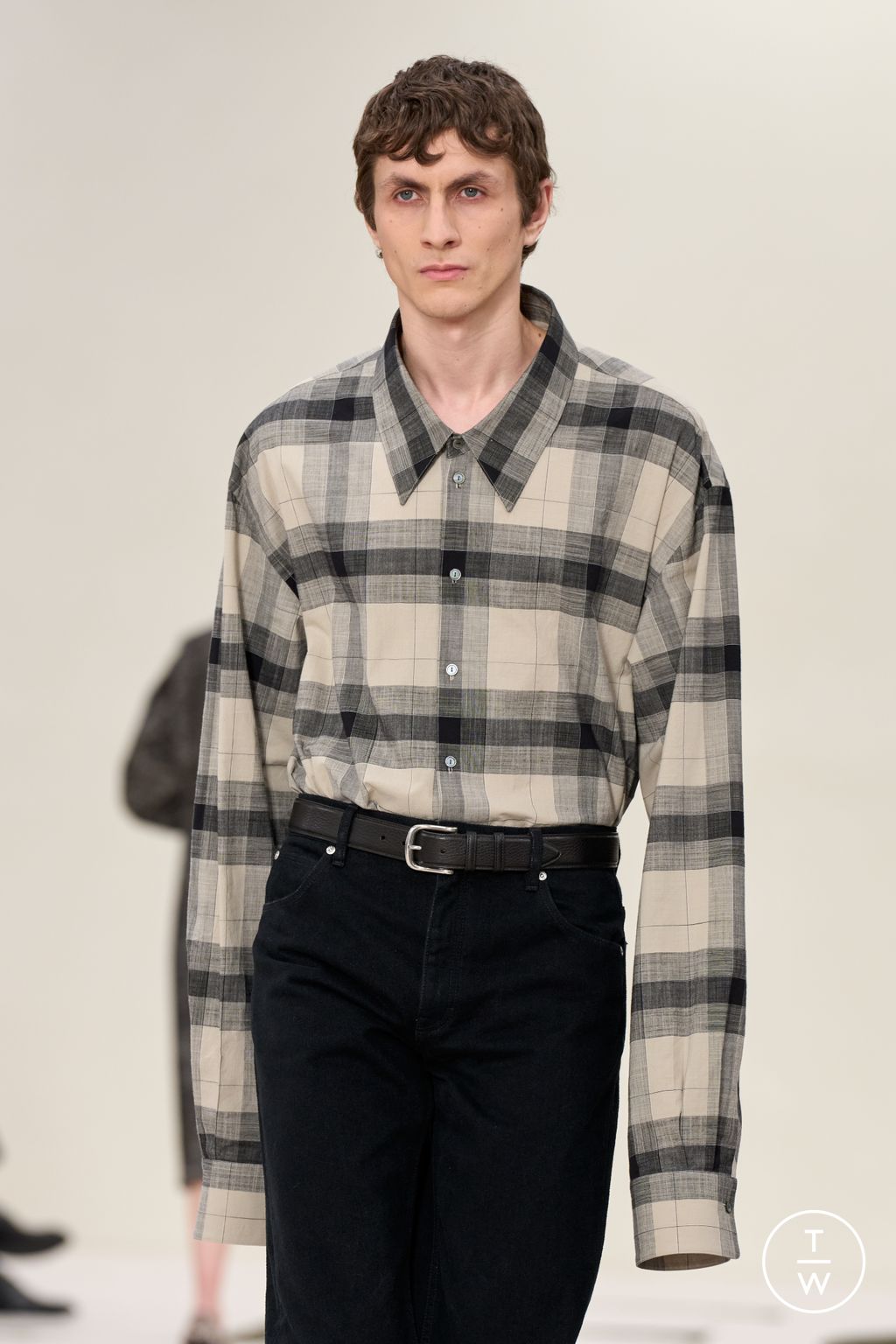 Fashion Week New York Fall/Winter 2025 look 35 from the Calvin Klein Collection collection 女装配饰