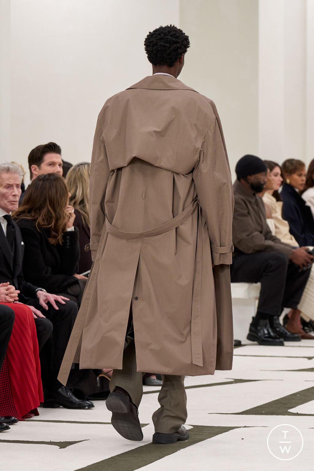 Fashion Week New York Fall/Winter 2025 look 41 de la collection Calvin Klein Collection womenswear accessories