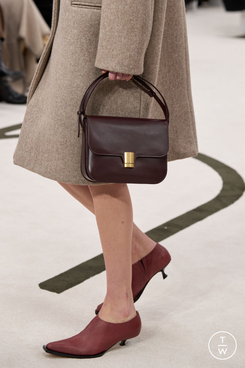 Fashion Week New York Fall/Winter 2025 look 42 from the Calvin Klein Collection collection 女装配饰