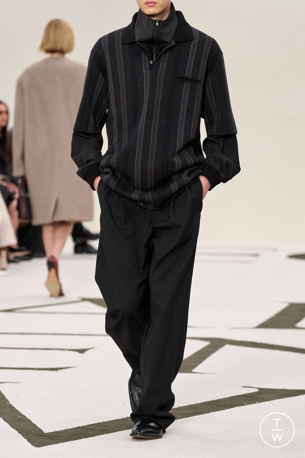 Fashion Week New York Fall/Winter 2025 look 43 from the Calvin Klein Collection collection 女装配饰