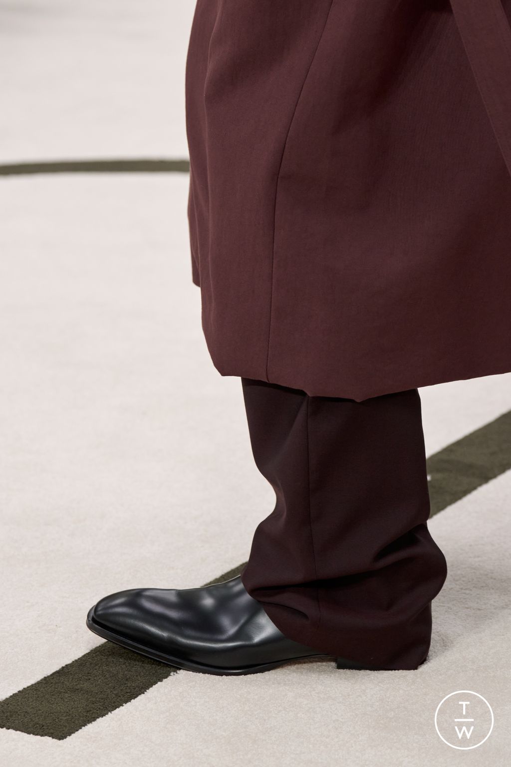 Fashion Week New York Fall/Winter 2025 look 46 from the Calvin Klein Collection collection womenswear accessories