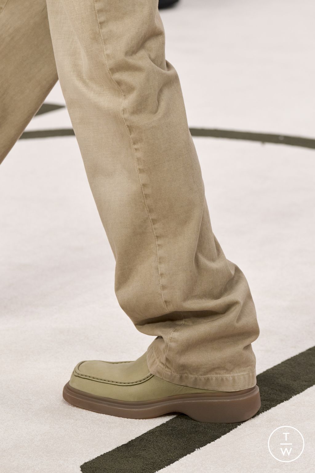 Fashion Week New York Fall/Winter 2025 look 56 de la collection Calvin Klein Collection womenswear accessories