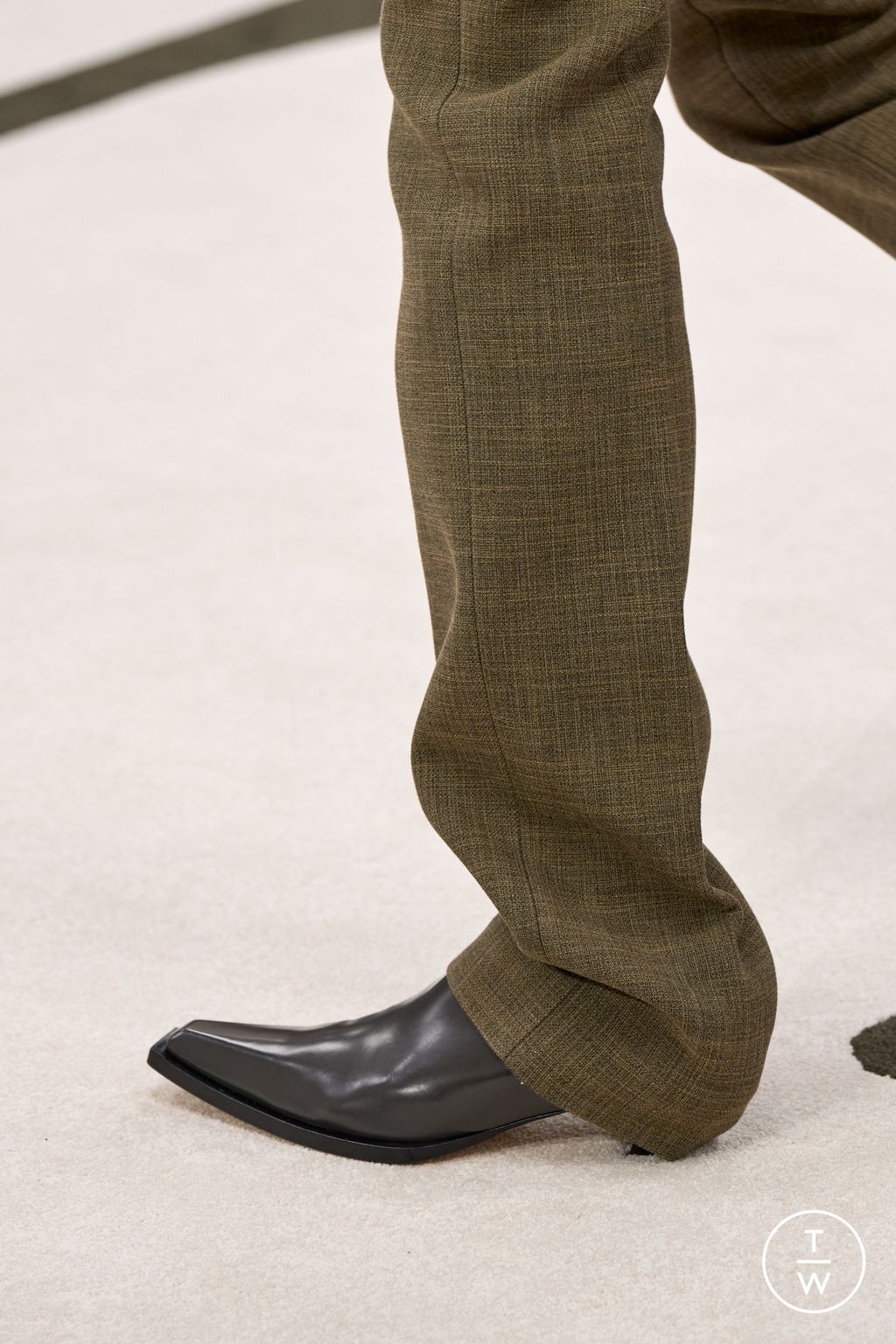 Fashion Week New York Fall/Winter 2025 look 60 from the Calvin Klein Collection collection 女装配饰