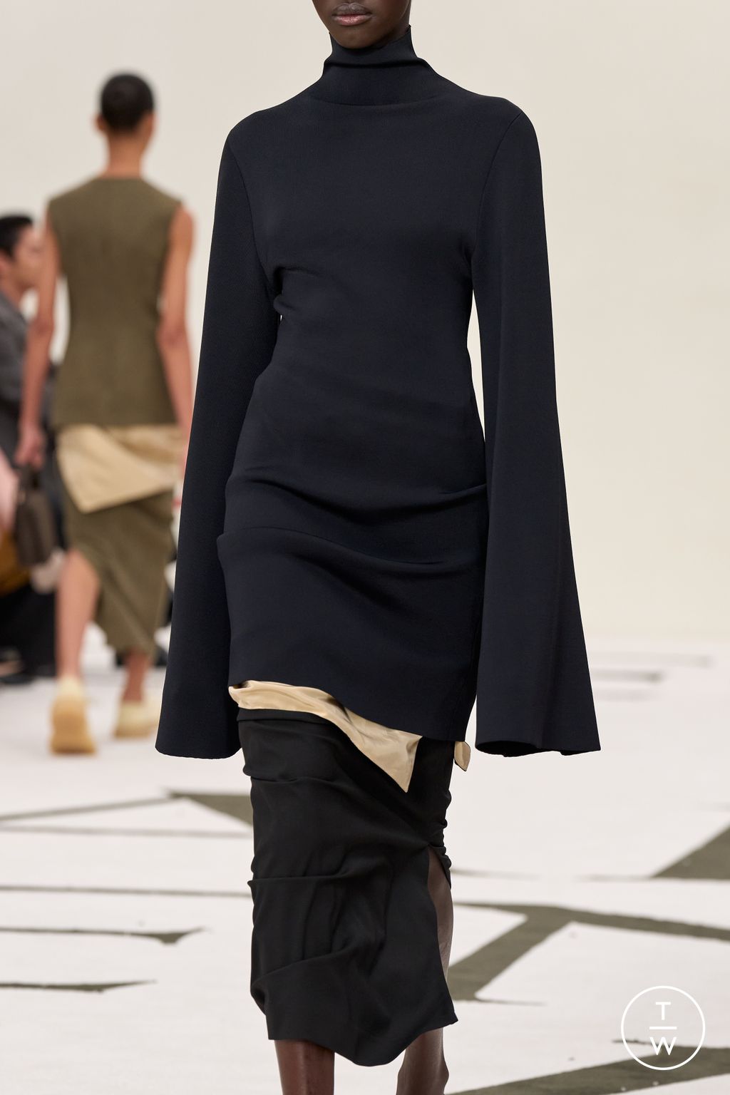 Fashion Week New York Fall/Winter 2025 look 63 de la collection Calvin Klein Collection womenswear accessories