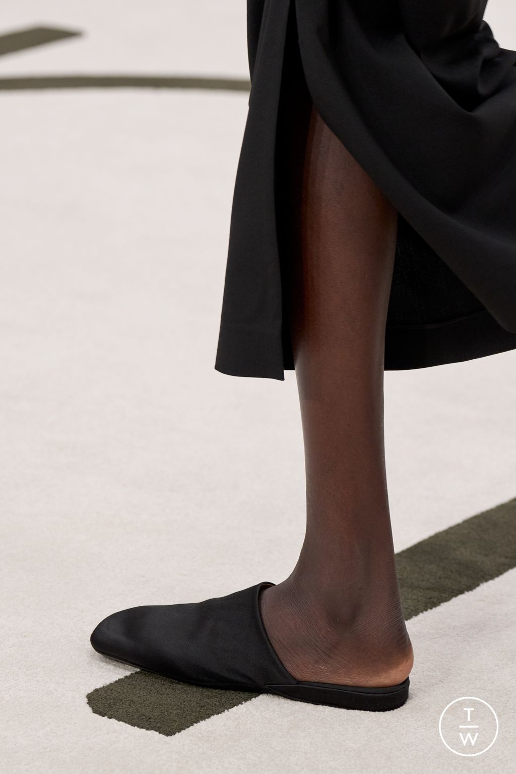 Fashion Week New York Fall/Winter 2025 look 64 from the Calvin Klein Collection collection womenswear accessories