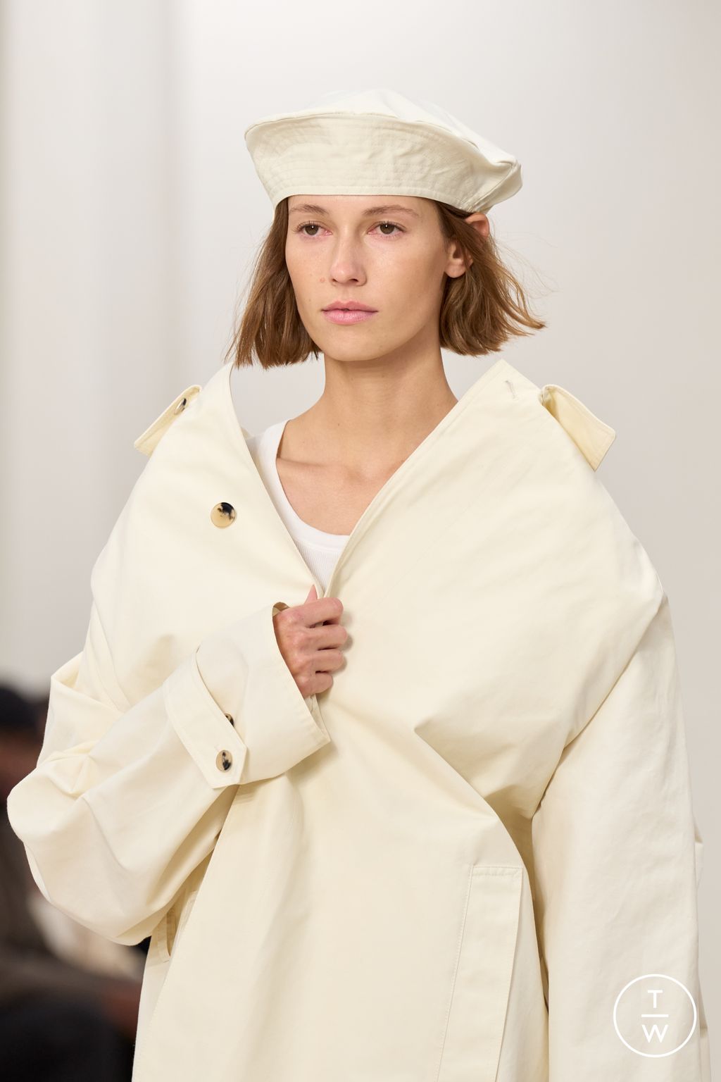 Fashion Week New York Fall/Winter 2025 look 68 from the Calvin Klein Collection collection 女装配饰