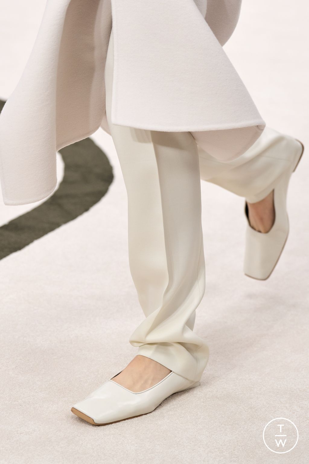 Fashion Week New York Fall/Winter 2025 look 80 de la collection Calvin Klein Collection womenswear accessories