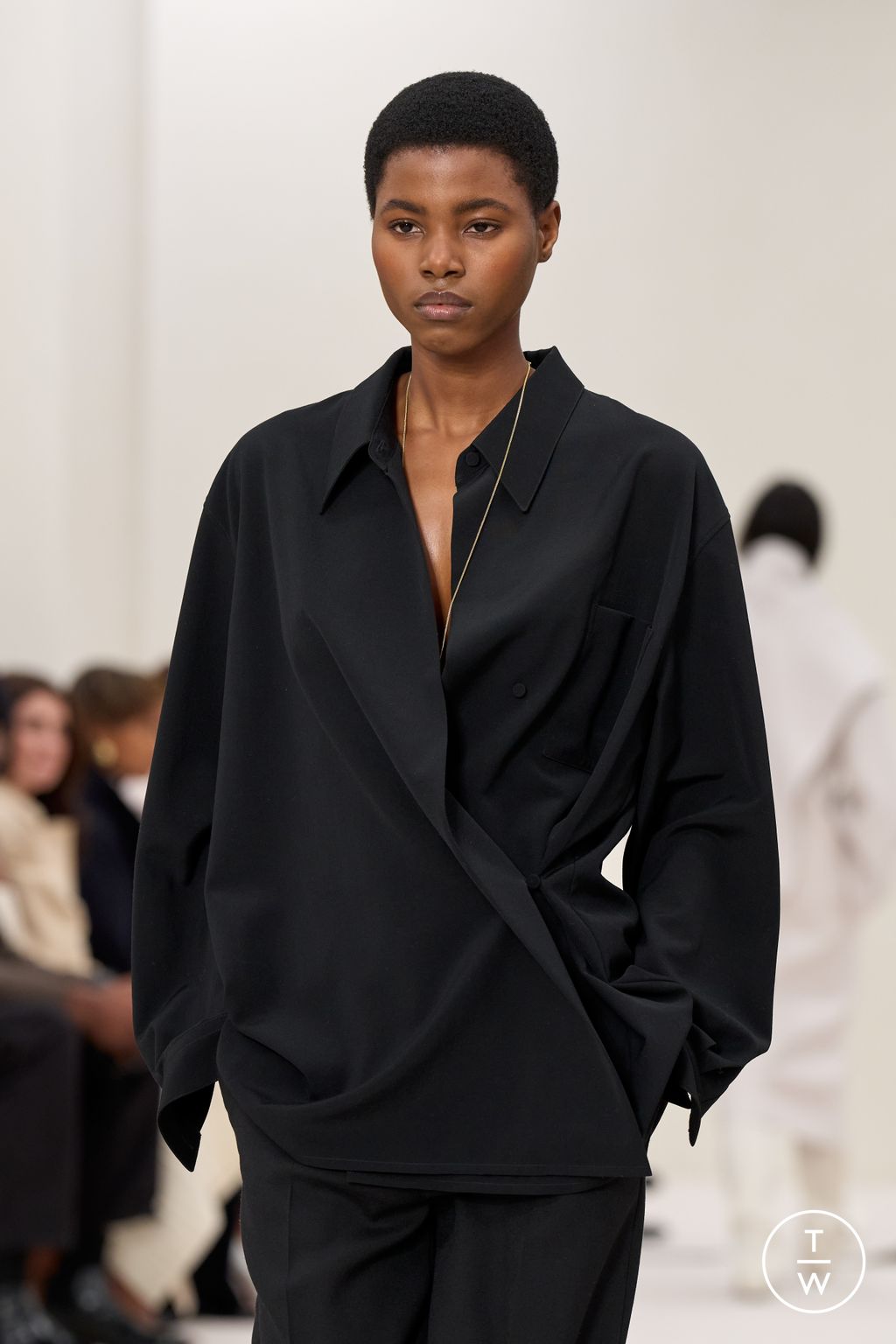 Fashion Week New York Fall/Winter 2025 look 81 de la collection Calvin Klein Collection womenswear accessories