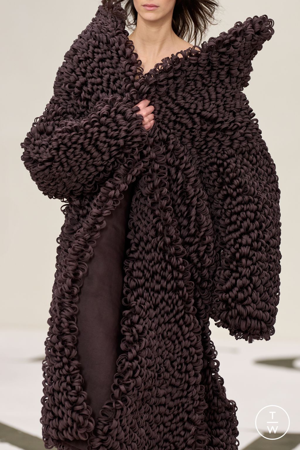 Fashion Week New York Fall/Winter 2025 look 87 from the Calvin Klein Collection collection womenswear accessories