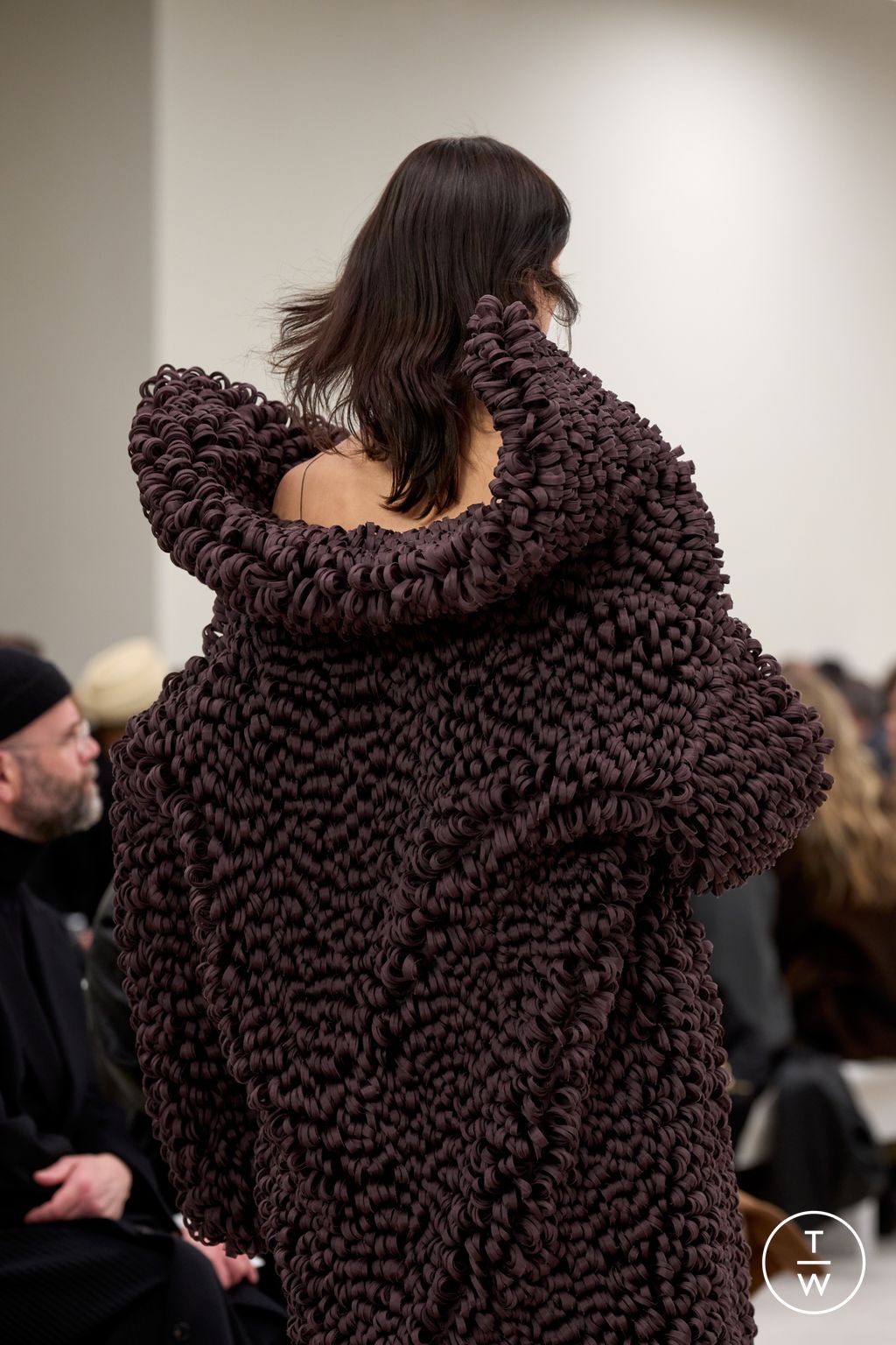 Fashion Week New York Fall/Winter 2025 look 88 from the Calvin Klein Collection collection 女装配饰