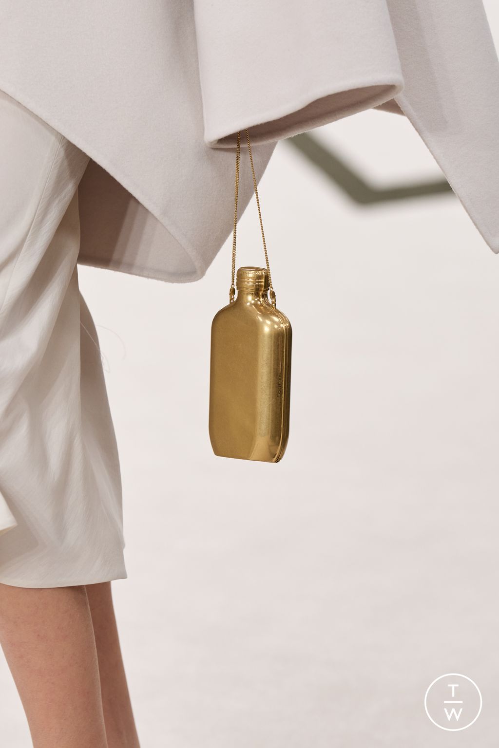 Fashion Week New York Fall/Winter 2025 look 92 from the Calvin Klein Collection collection 女装配饰