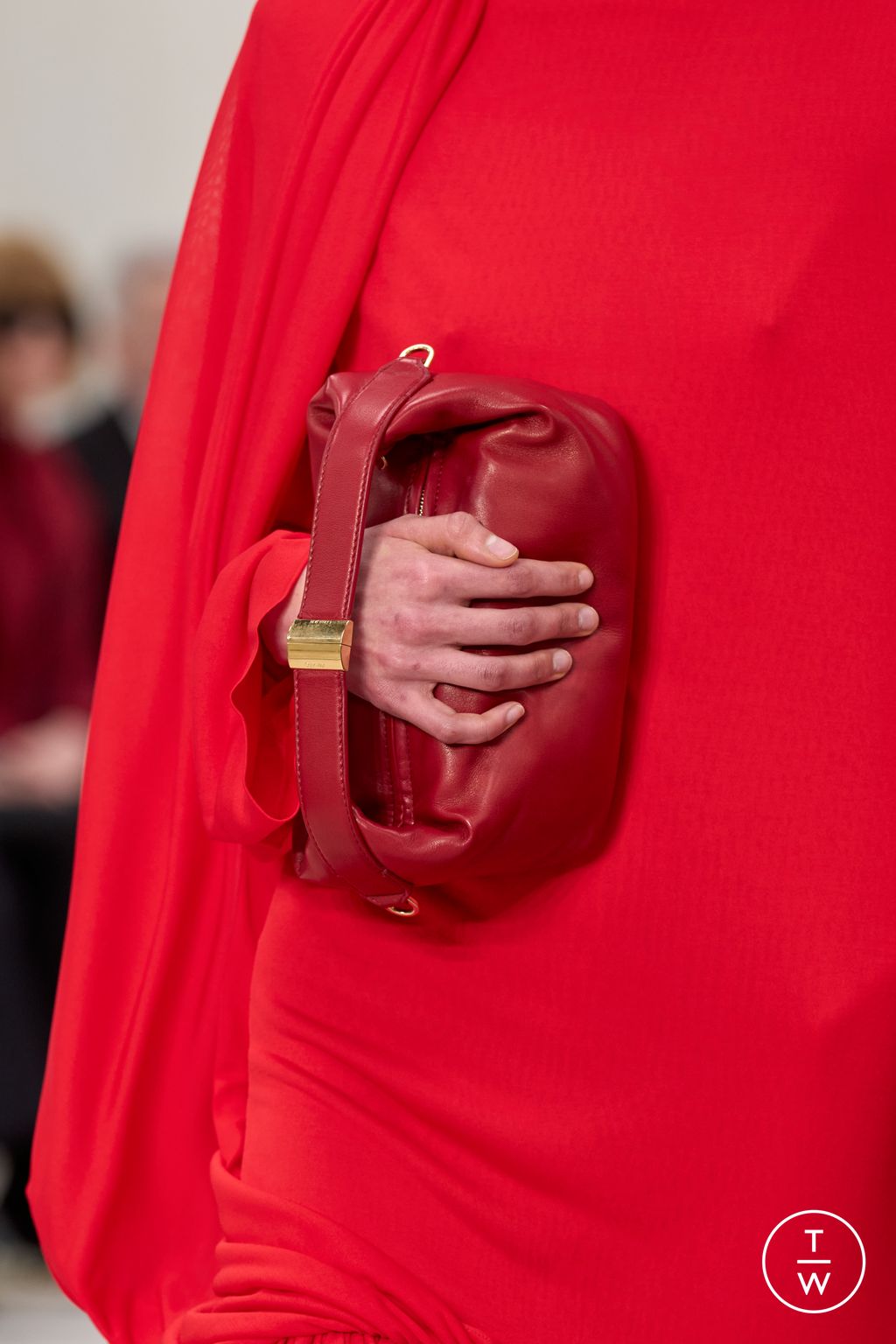 Fashion Week New York Fall/Winter 2025 look 98 de la collection Calvin Klein Collection womenswear accessories