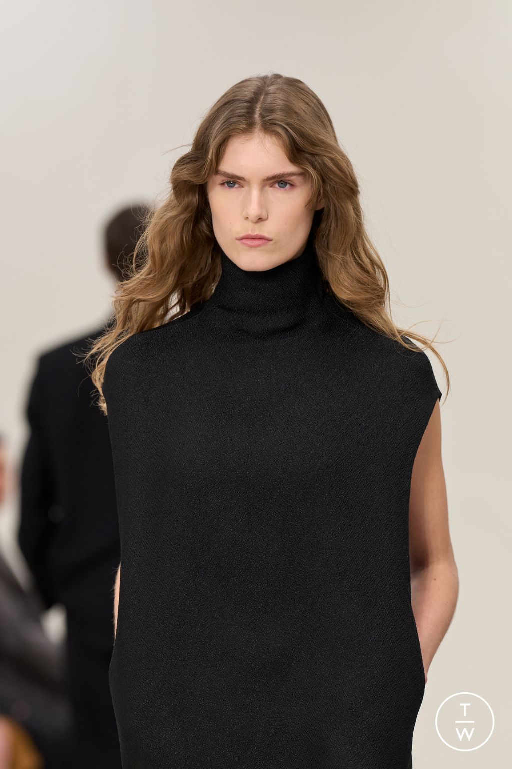 Fashion Week New York Fall/Winter 2025 look 102 from the Calvin Klein Collection collection 女装配饰