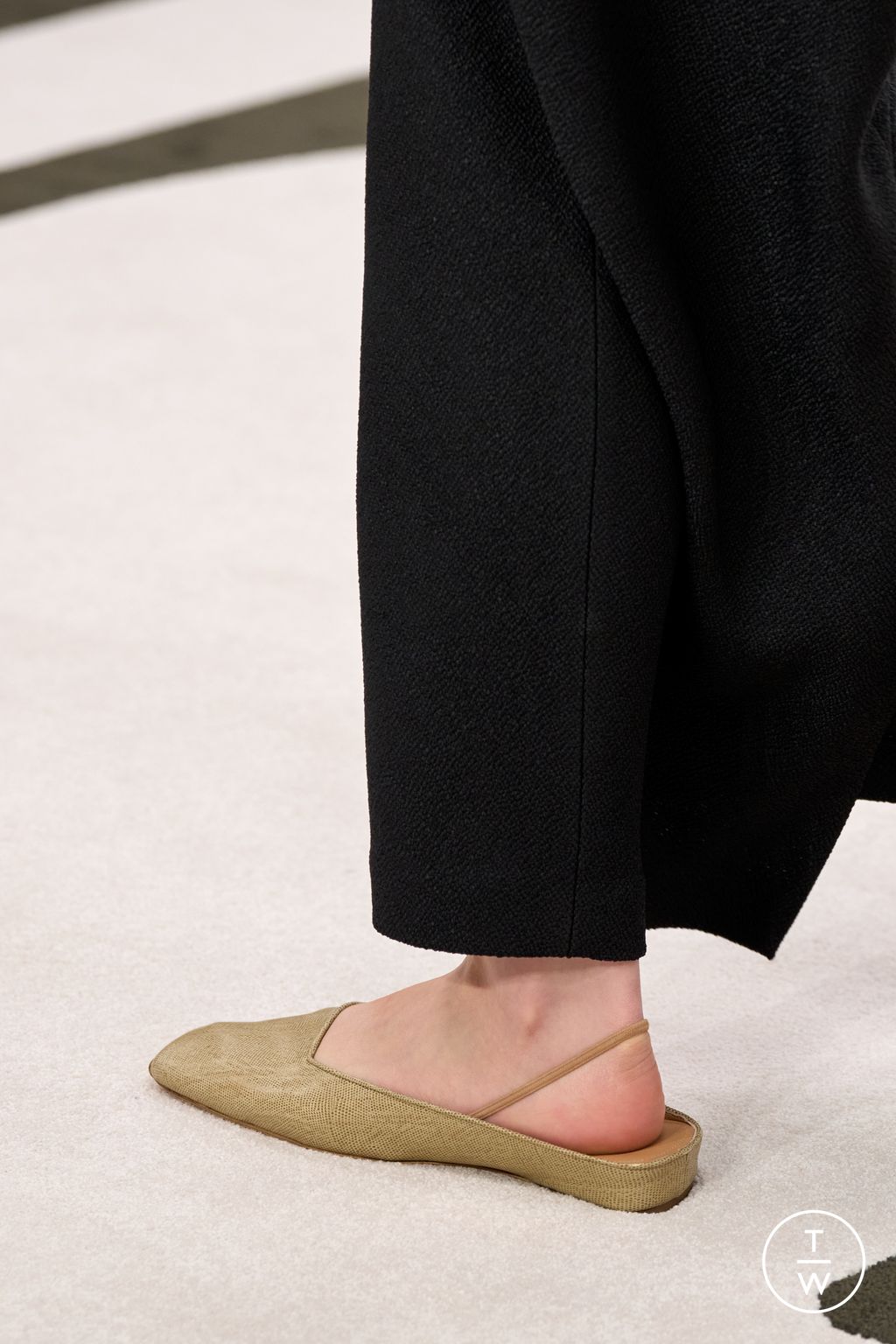 Fashion Week New York Fall/Winter 2025 look 103 from the Calvin Klein Collection collection 女装配饰